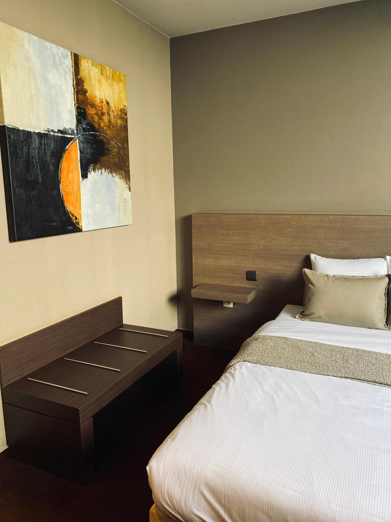 Hotel Bornem Bagian luar foto