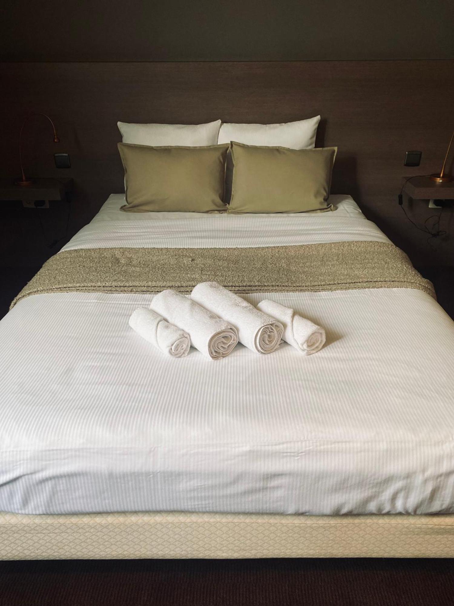 Hotel Bornem Bagian luar foto