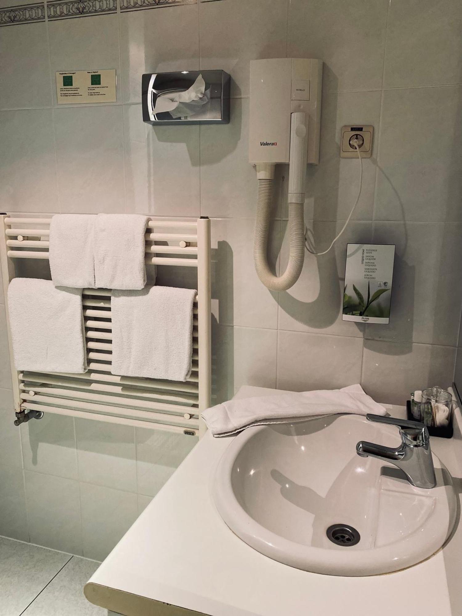 Hotel Bornem Bagian luar foto