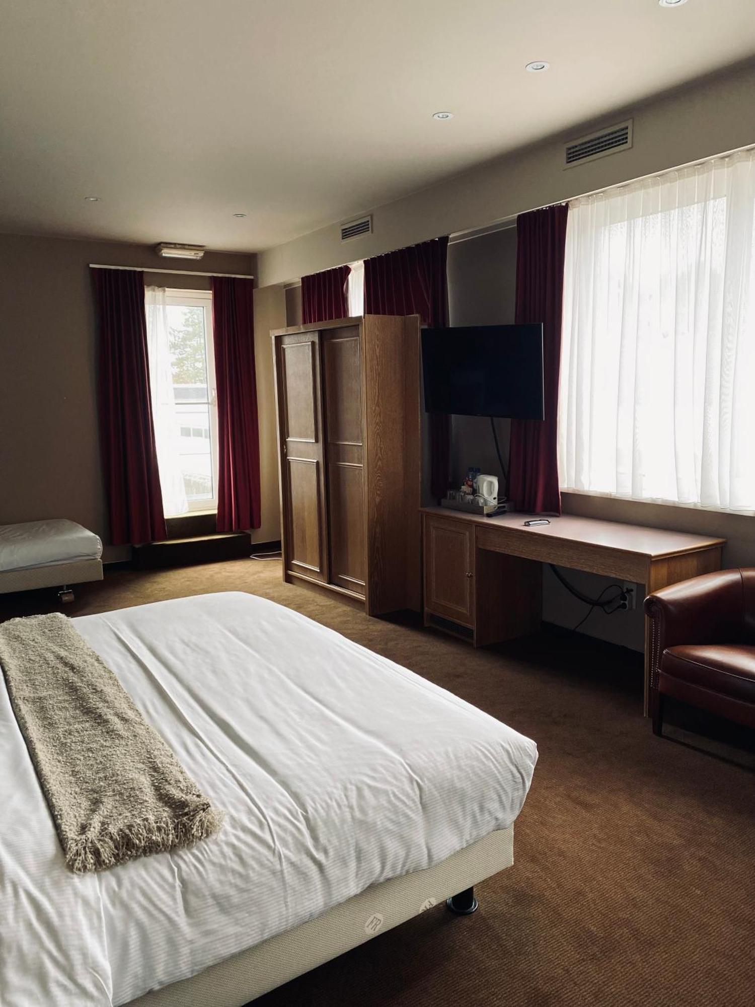 Hotel Bornem Bagian luar foto