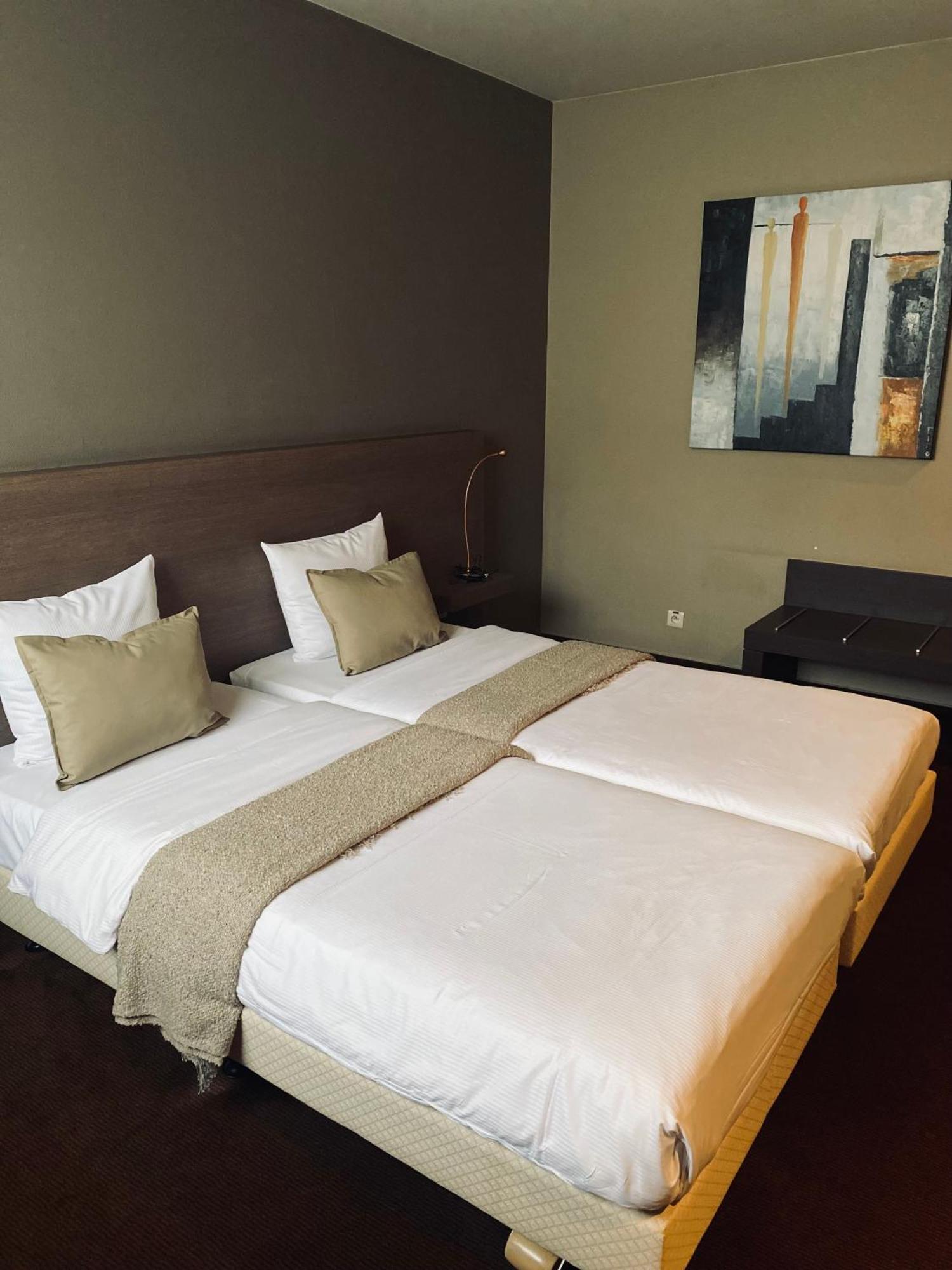 Hotel Bornem Bagian luar foto
