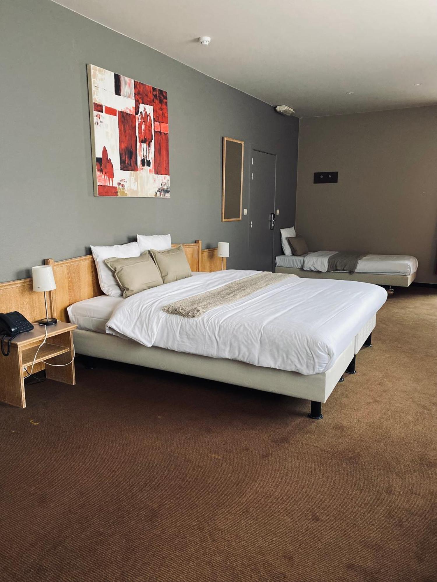 Hotel Bornem Bagian luar foto