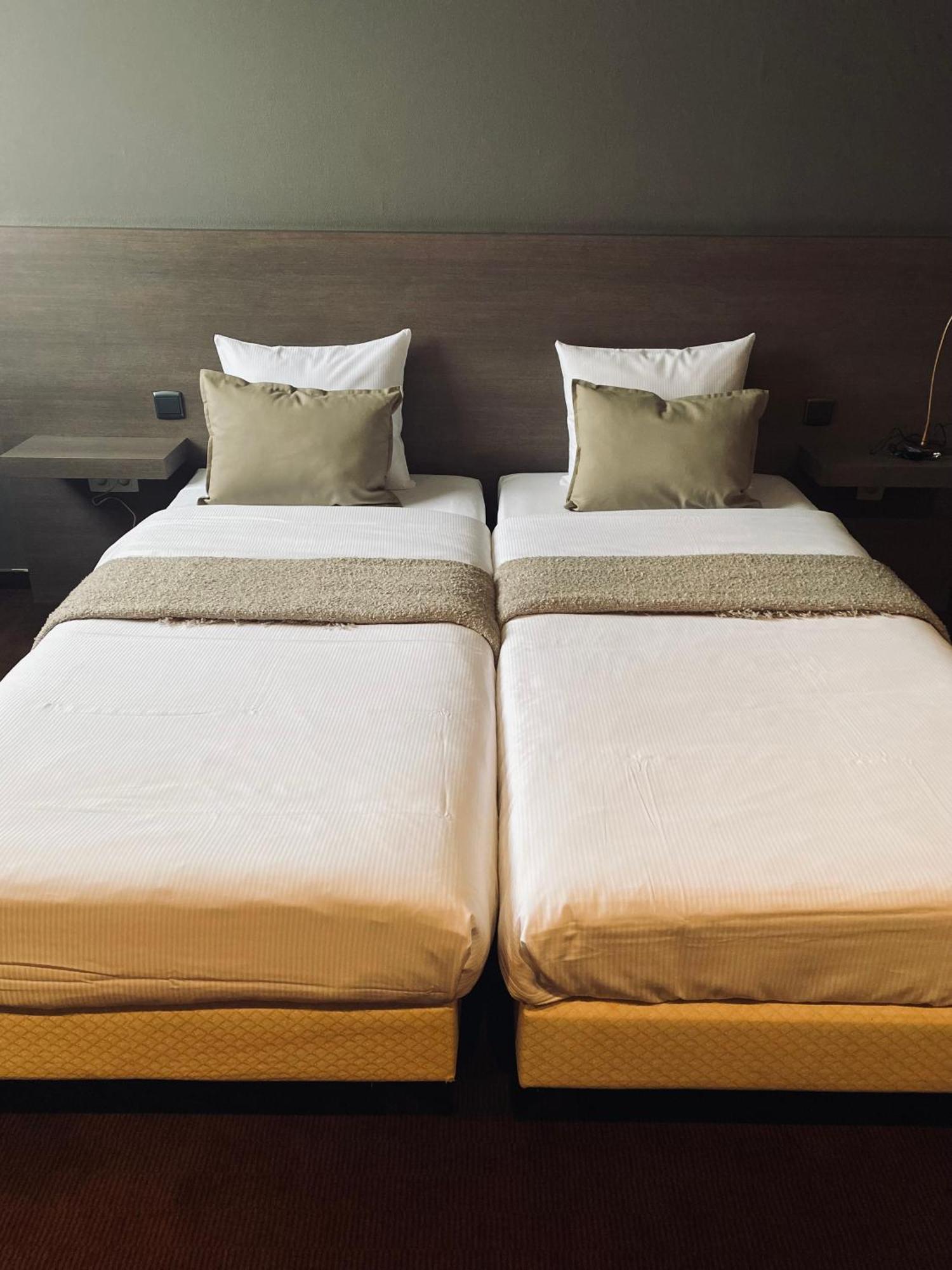 Hotel Bornem Bagian luar foto