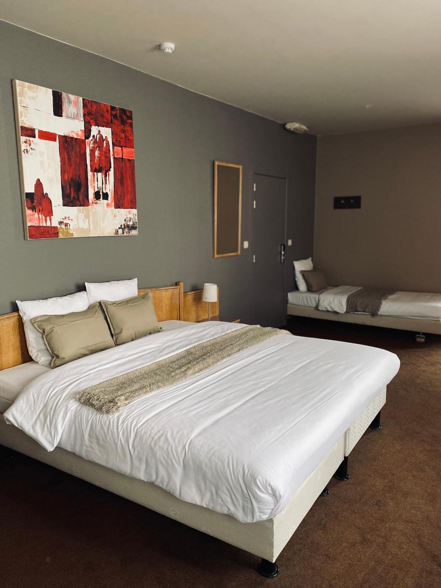 Hotel Bornem Bagian luar foto
