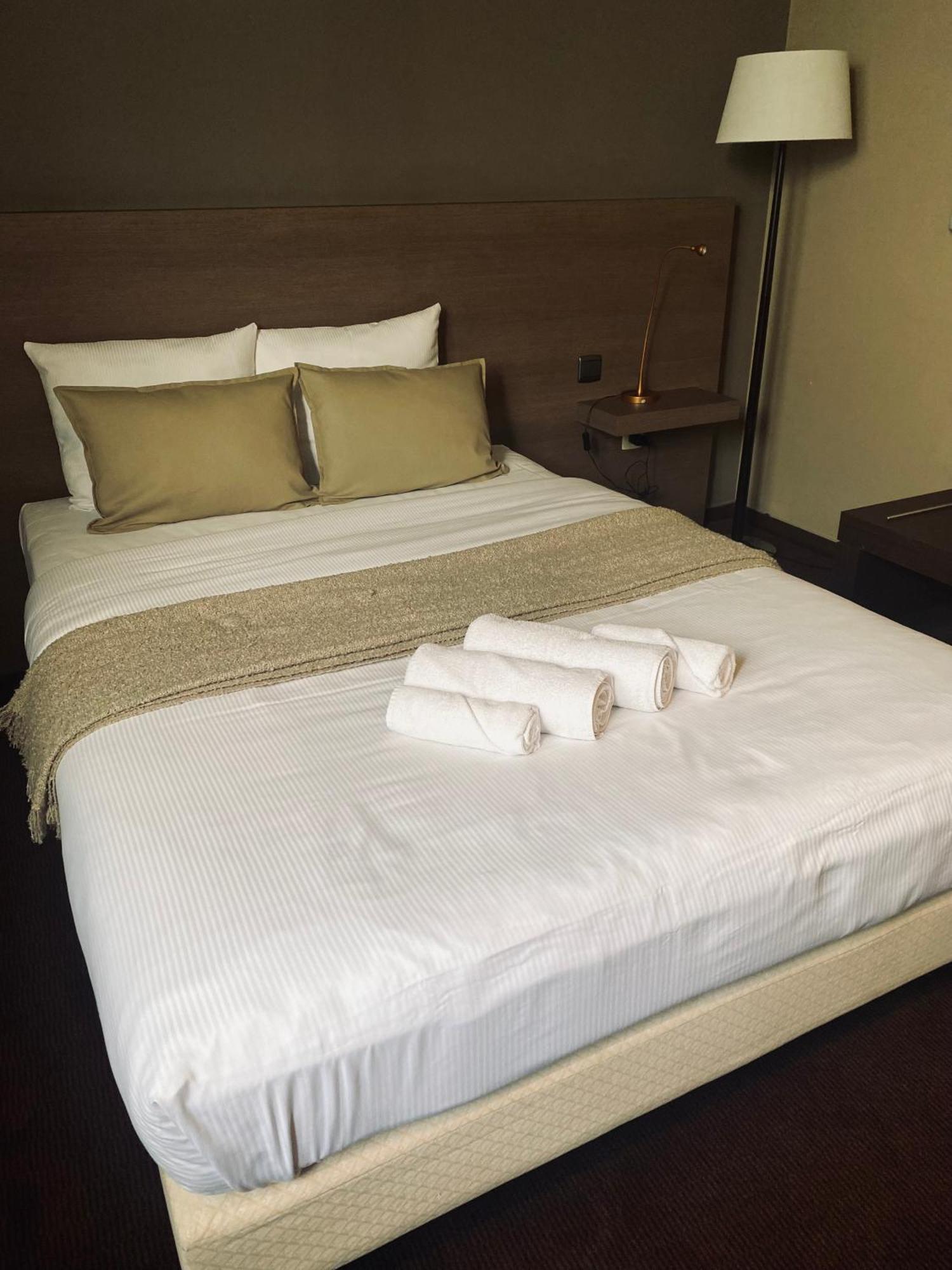 Hotel Bornem Bagian luar foto