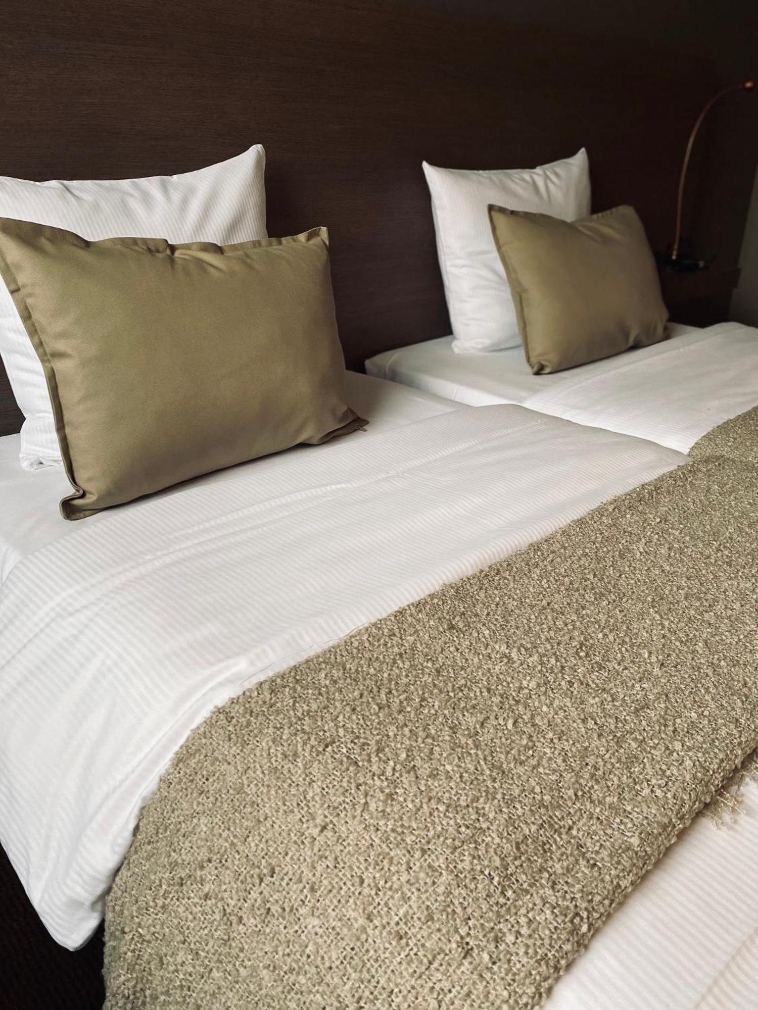Hotel Bornem Bagian luar foto