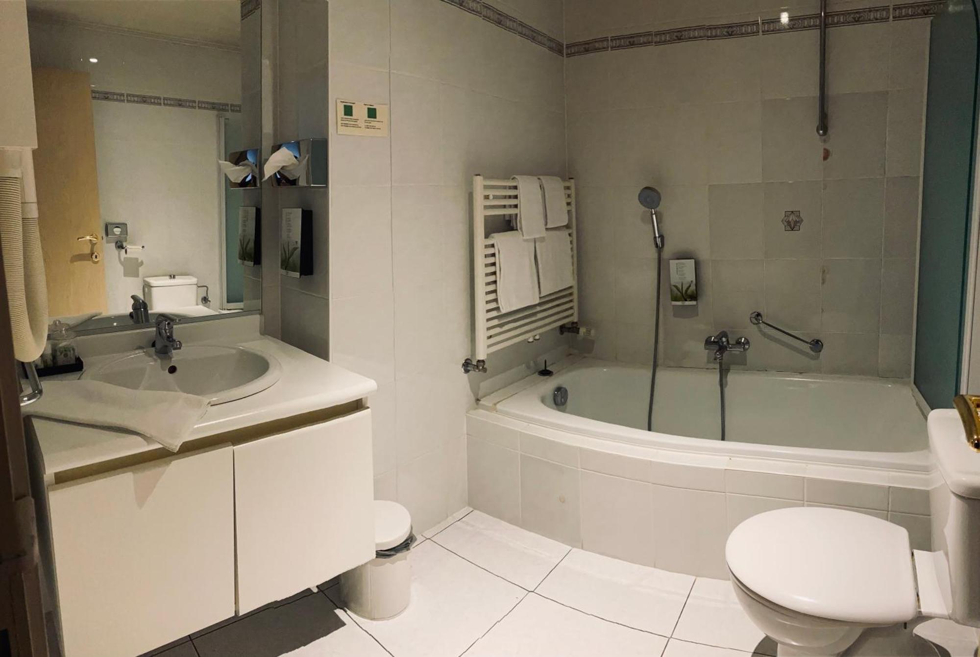Hotel Bornem Bagian luar foto